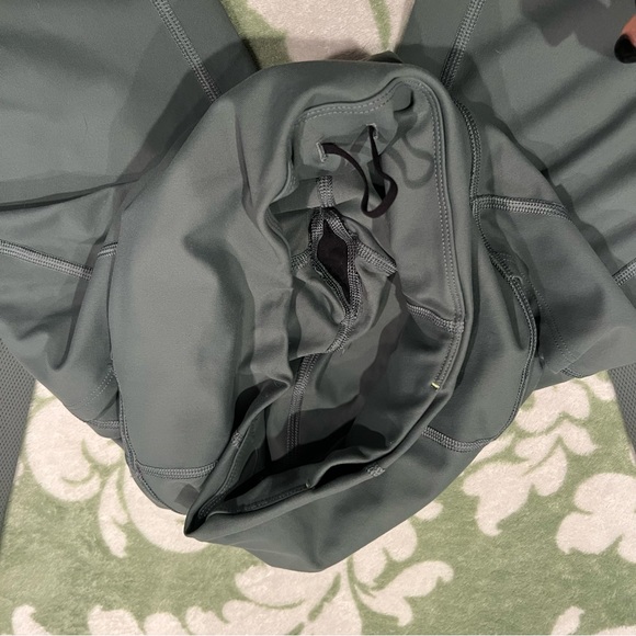 Victoria Sport Knockout Sage Green Leggings size small - Picture 5 of 12